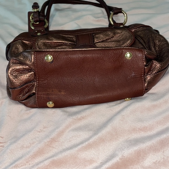 B Makowsky Cooper Shoulder Bag - Picture 8 of 9